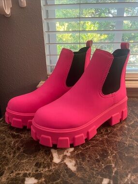 NWOT Circus by Sam Edelman Hot Pink Chunky Chelsea Booties